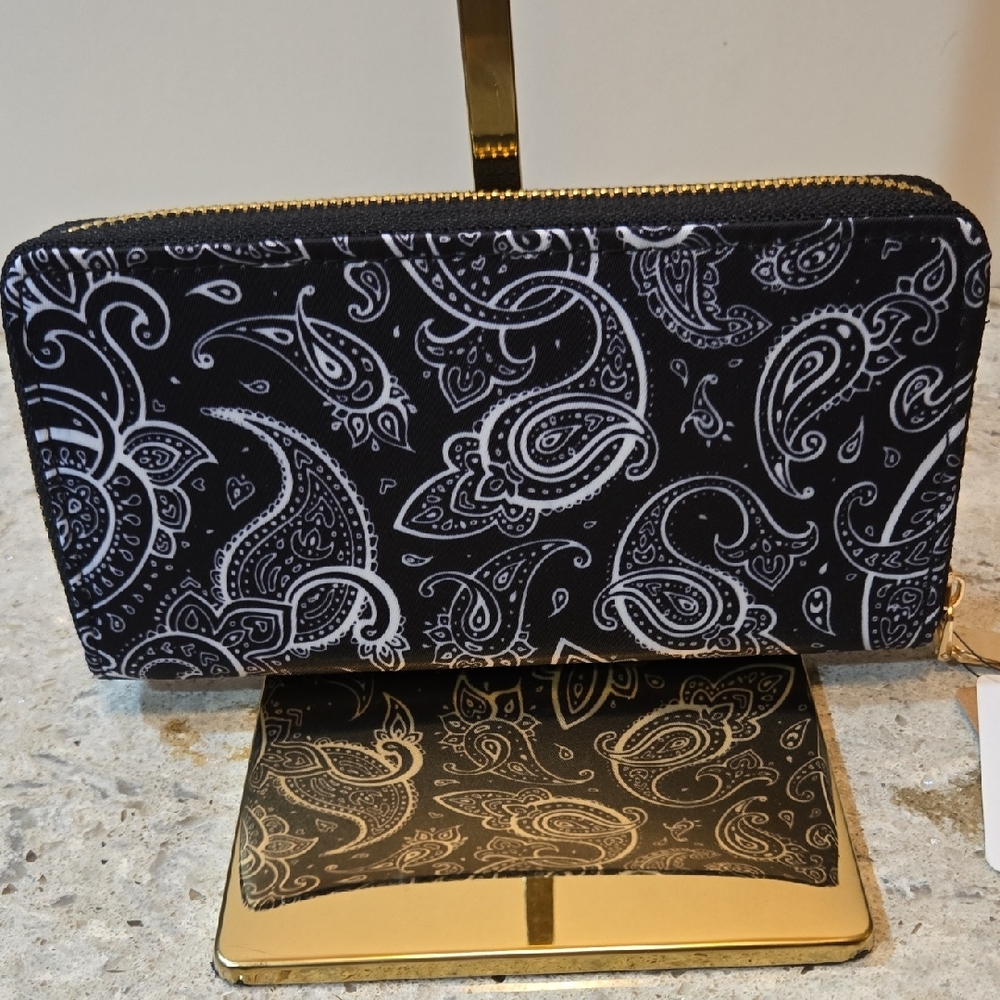 Paisley Patterned Zip Wallet - Picture 2 of 13